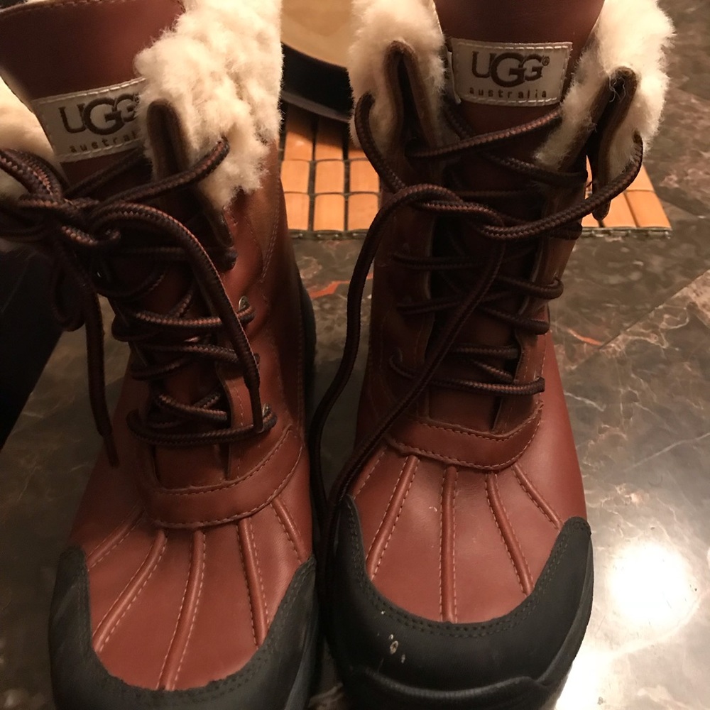 Uggs winter boots very warm
